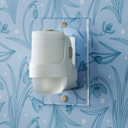 Snowdrop Plug In Scented Oil Warmer With Refill
